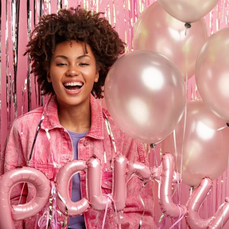 Thoughtful and Unique Birthday Gift Ideas for a 25-Year-Old Woman